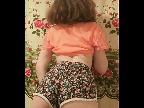 ❤️ Kynþokkafull ung stúlka klæðir sig í stuttbuxurnar á myndavélinni ❌ Klám á klám is.nicepornphotos.ru ️❤